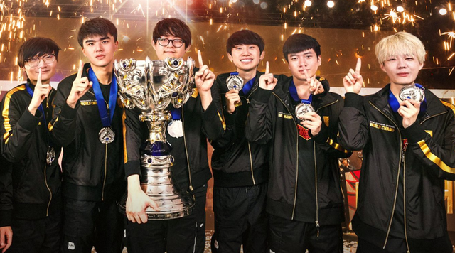 后防球员见 后防球员见